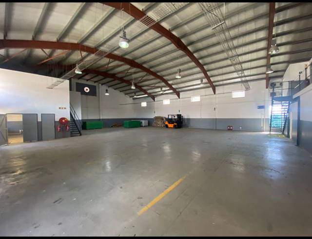 1,111M² WAREHOUSE TO LET IN PAARDEN EILAND